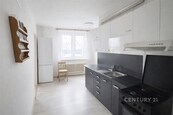 Prodej prostorného, světlého bytu 3+1 s balkonem a sklepem v 11. nadzemním podlaží s výhledem z horního patra domu na adrese Pionýrská, cena 4590000 CZK / objekt, nabízí 
