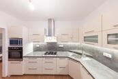 Pronájem bytu 2+1 po rekonstrukci s balkonem a sklepem na ulici Nešporova, cena 16000 CZK / objekt / měsíc, nabízí LD REALITY