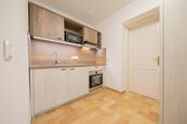 Pronájem bytu 1+1 po kompletní rekonstrukci v centru města na ulici Šemberova, cena 11500 CZK / objekt / měsíc, nabízí 